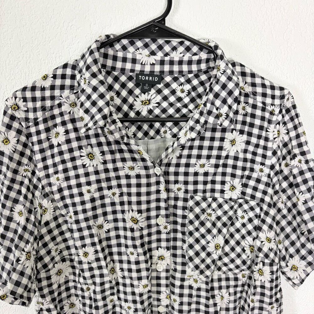 Torrid Black & White Gingham Print Collared Polo Daisy Top Women’s Size L - Picture 2 of 9